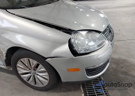 2010 Volkswagen Jetta Limited Edition from USA, damaged, VIN 3VWAX7AJ9AM092009